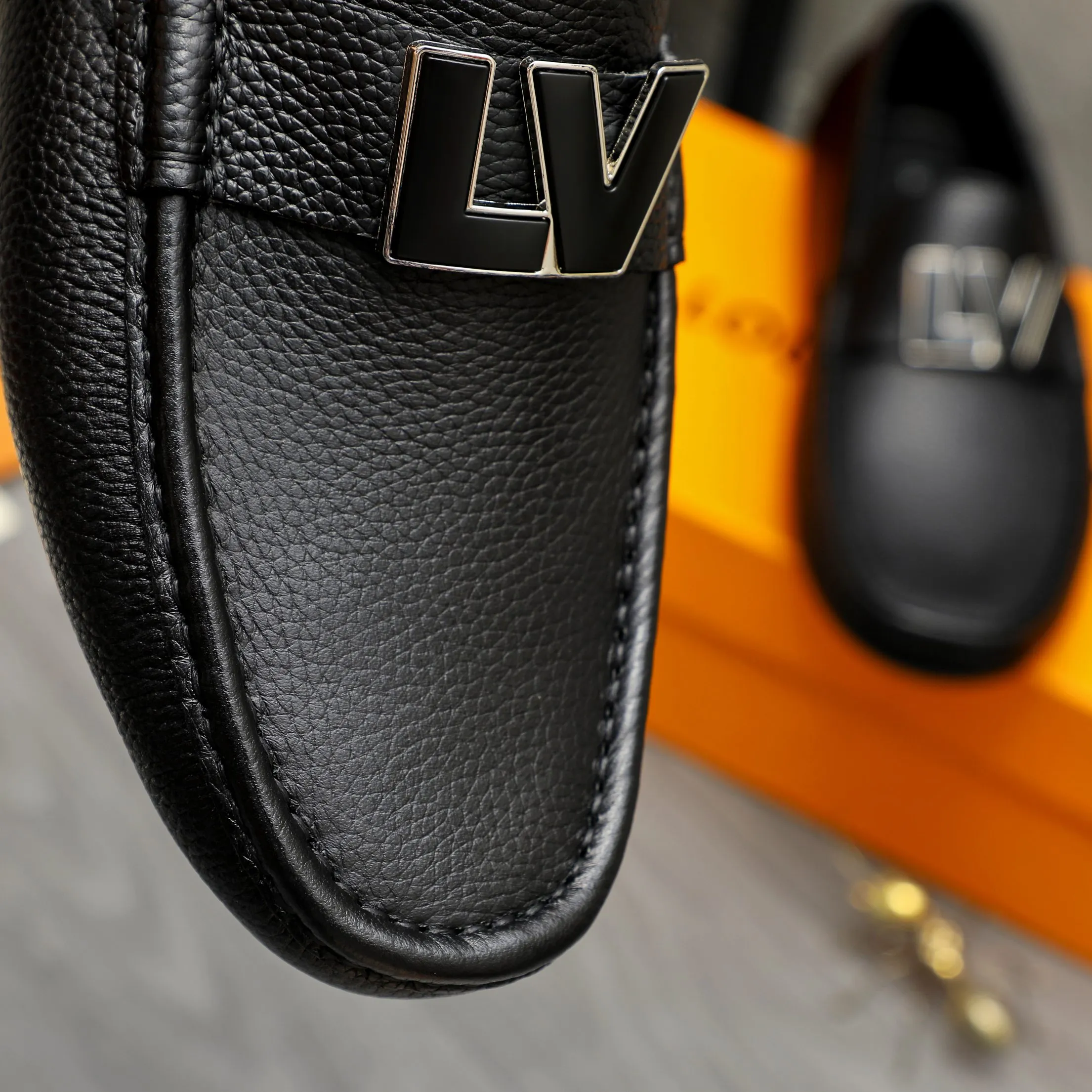 Men's shoes 💰420 Product trademark: LV "Louis Vuitton" casual slip-on shoes Regular size: 38-46 (45.46 custom-made, non-returnable) Product materials: Selected pebbled cowhide upper, sheepskin lining, original rubber outsole
